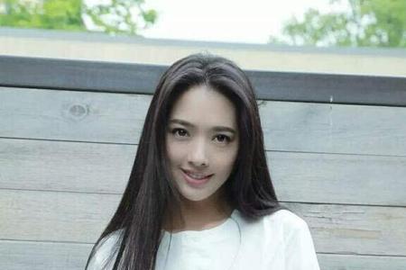 浅笑倾城的意思