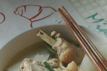 白豆子炖鸡的做法