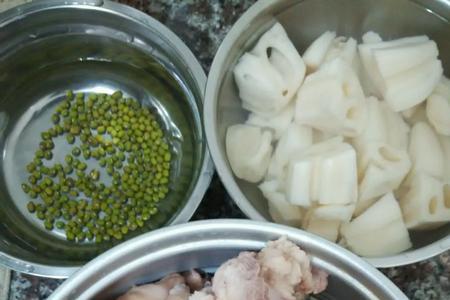 莲藕豆腐猪脚汤的做法