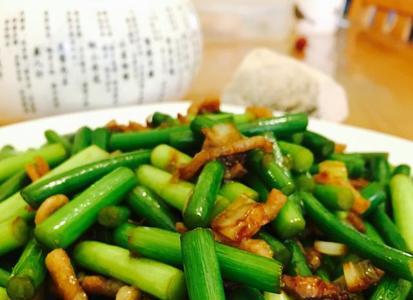 花生拌蒜苔的做法