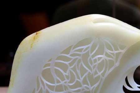 错把顽石当璞玉的意思