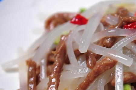 白萝卜丝炒牛肉的做法