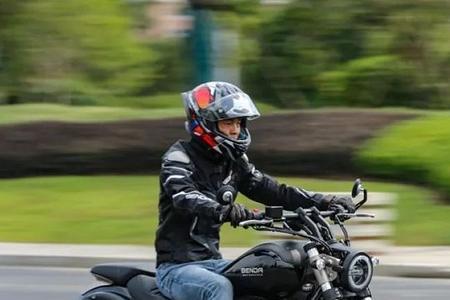 qj300和灰石300选哪个