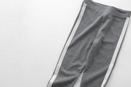 青瓦色的衣服配什么颜色的裤子