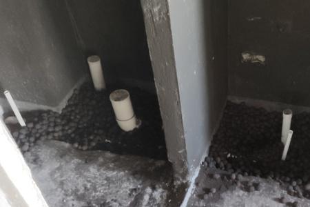建筑工地厕所外墙的高度标准