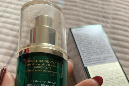 赫莲娜夜间修复精华白天能用吗