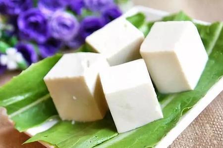 豆腐发白和发黄哪个好