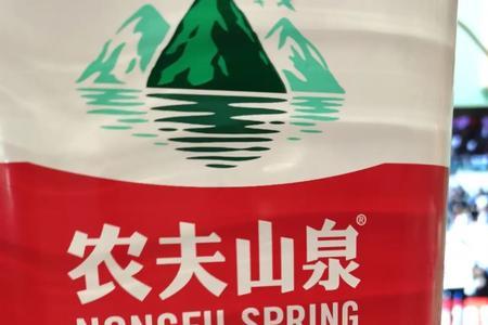 一桶4.6升的水有多重