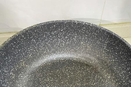 康倍尔麦饭石不粘锅用开锅吗