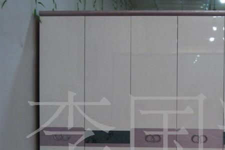 烤漆板衣柜门的优缺点