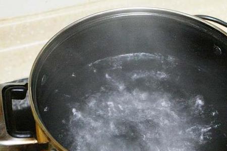 焖壶加开开水后开盖安全吗
