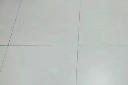 白色填缝剂加水泥变成什么颜色