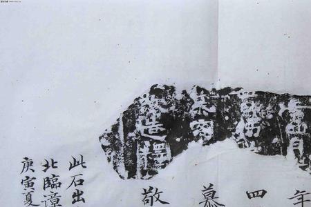 第一个书同文车同轨的朝代
