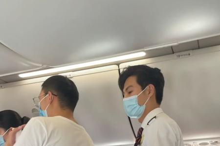 第一次坐飞机可以抱空少吗