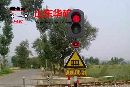 铁路道口信号灯噔噔响