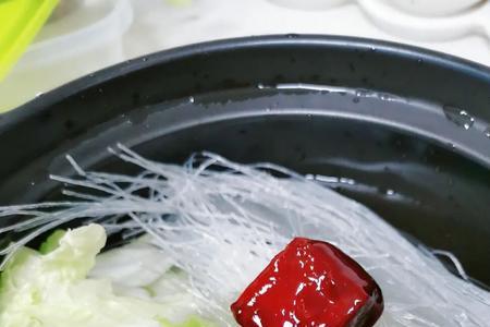 砂锅白菜粉条汤的热量是多少