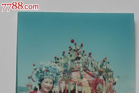 大姑娘坐桥的下半句