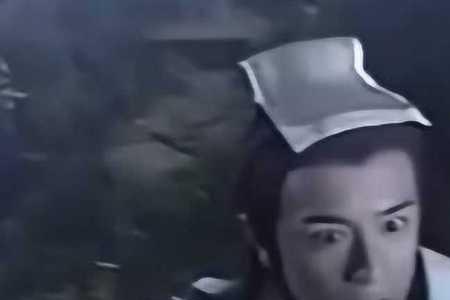 段誉在山洞里看到的雕像是谁