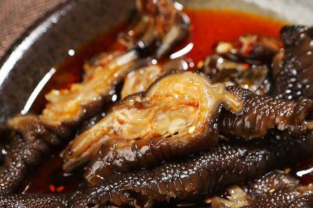 无骨鸡爪里面的配料有白酒吗