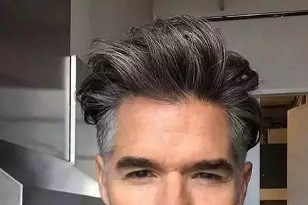 油头不适合染什么颜色