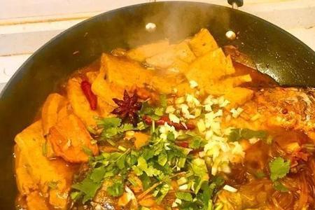 炖鱼先用水煮一下