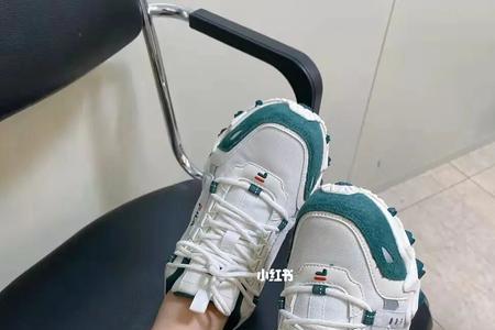 斐乐猫爪1代和4代哪个好看