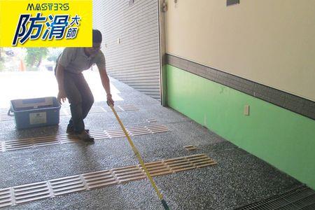 水泥斜坡和地面脱离怎么修复
