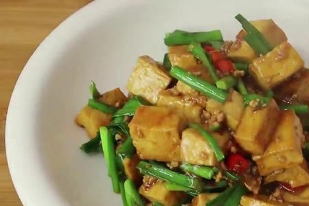 韭苔豆腐肉的家常做法