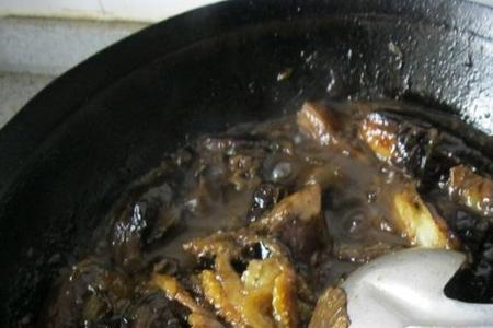 咸白鳞鱼炖茄子的做法大全