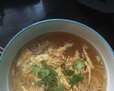 酸汤面和阳春面的做法