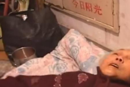 母亲在家衣不蔽体对孩子影响