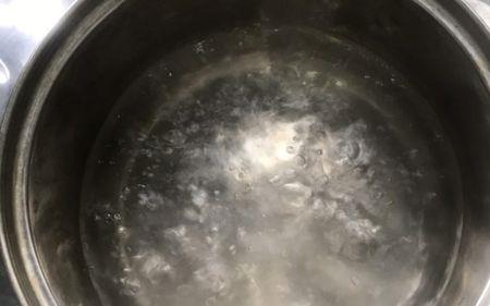 酒酿水子煮熟变黄怎么回事