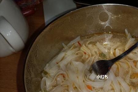 买回来的河粉要清洗过再煮吗
