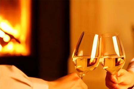 左手敬酒和右手敬酒区别