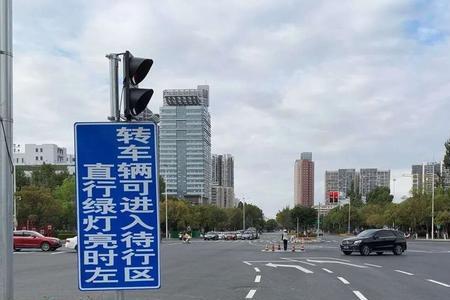 不小心走到左转专用道能直行吗