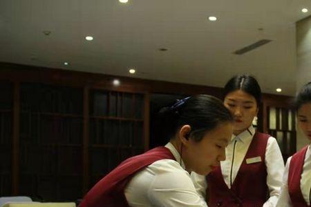 当服务员和进厂那个更累一点