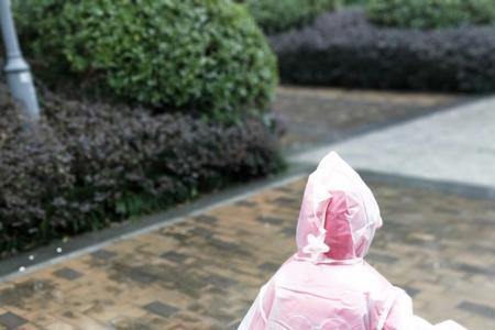 有透气不透水的雨衣吗