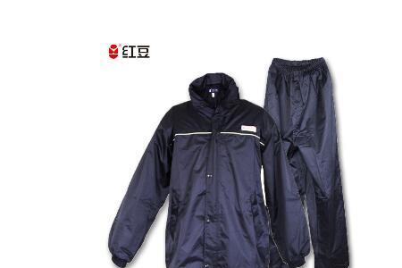 现代雨衣雏形是什么材料