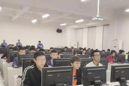 湖南吉利汽车学院军训要剪头吗