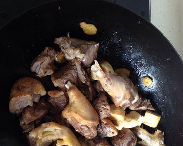 车螺炒鸭肉做法