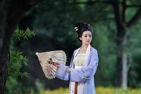 形容妙龄少女文雅的词