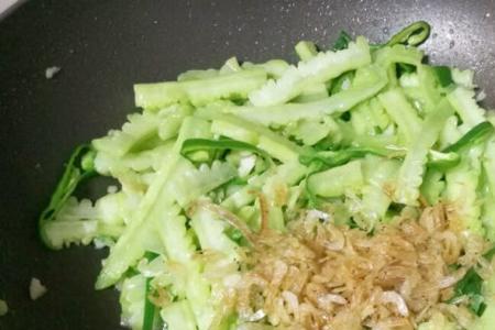 冰箱里的虾皮炒多久可以吃