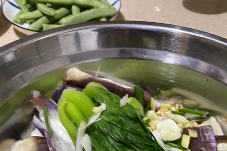 茄子油菜能放一起炒吗