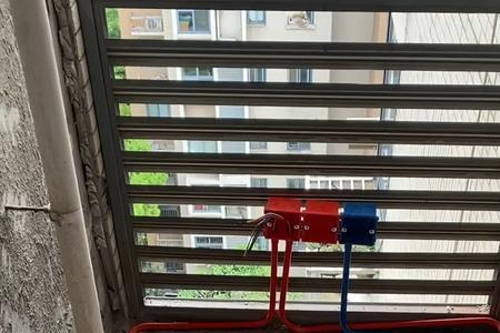 墙排下水管被瓦工师傅切平了