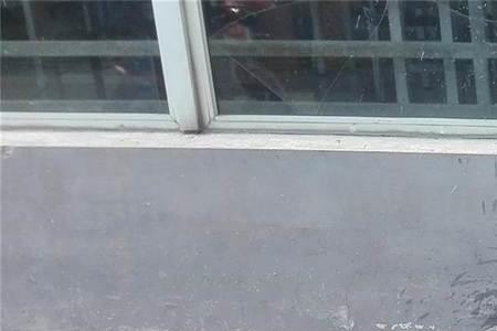 一楼自来水屋顶漏水怎么办