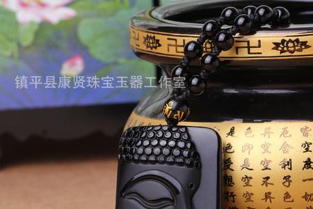 一个石一个脸的右半部分