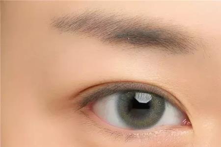 眼睛发亮有神的人是怎么样的
