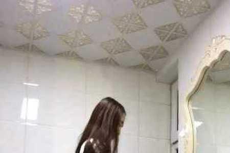 女生穿高跟鞋蹲在厕所里怎么办