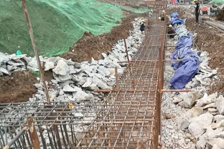 冠梁钢筋桩人工拉直方法