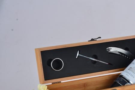葡萄酒礼盒里面的工具有什么用